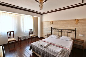 Standard Room | Premium bedding, minibar, WiFi (free), bed sheets