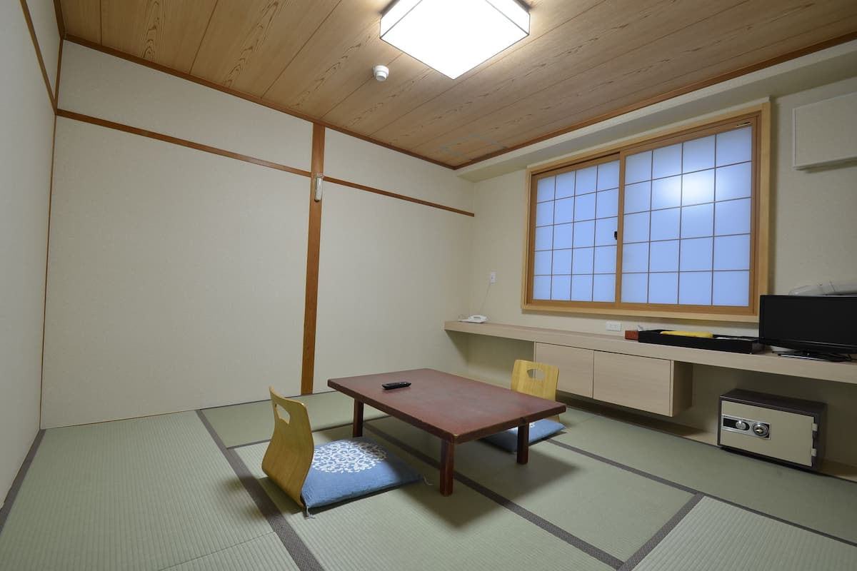 传统客房 (Japanese, Private Bathroom) | 客房内保险箱