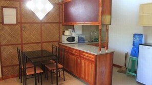 Deluxe Room | In-room dining