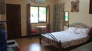 In-room safe, soundproofing - Nickles Park Resort and Apartments (Panglao)