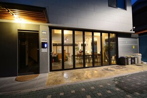 Porch - Sunny Hill Hostel Hongdae (Seoul)