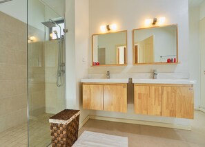 3 bedroom Sea-View Penthouse | Bathroom | Shower, hair dryer, towels - Liberty Drive Apartments and Penthouses (Trou aux Biches)