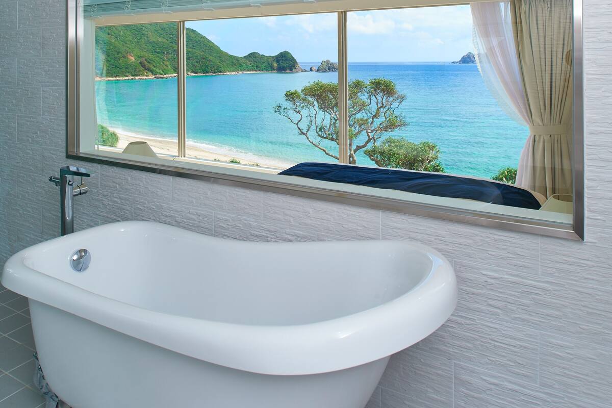 separate bathtub and shower, deep-soaking bathtub, free toiletries