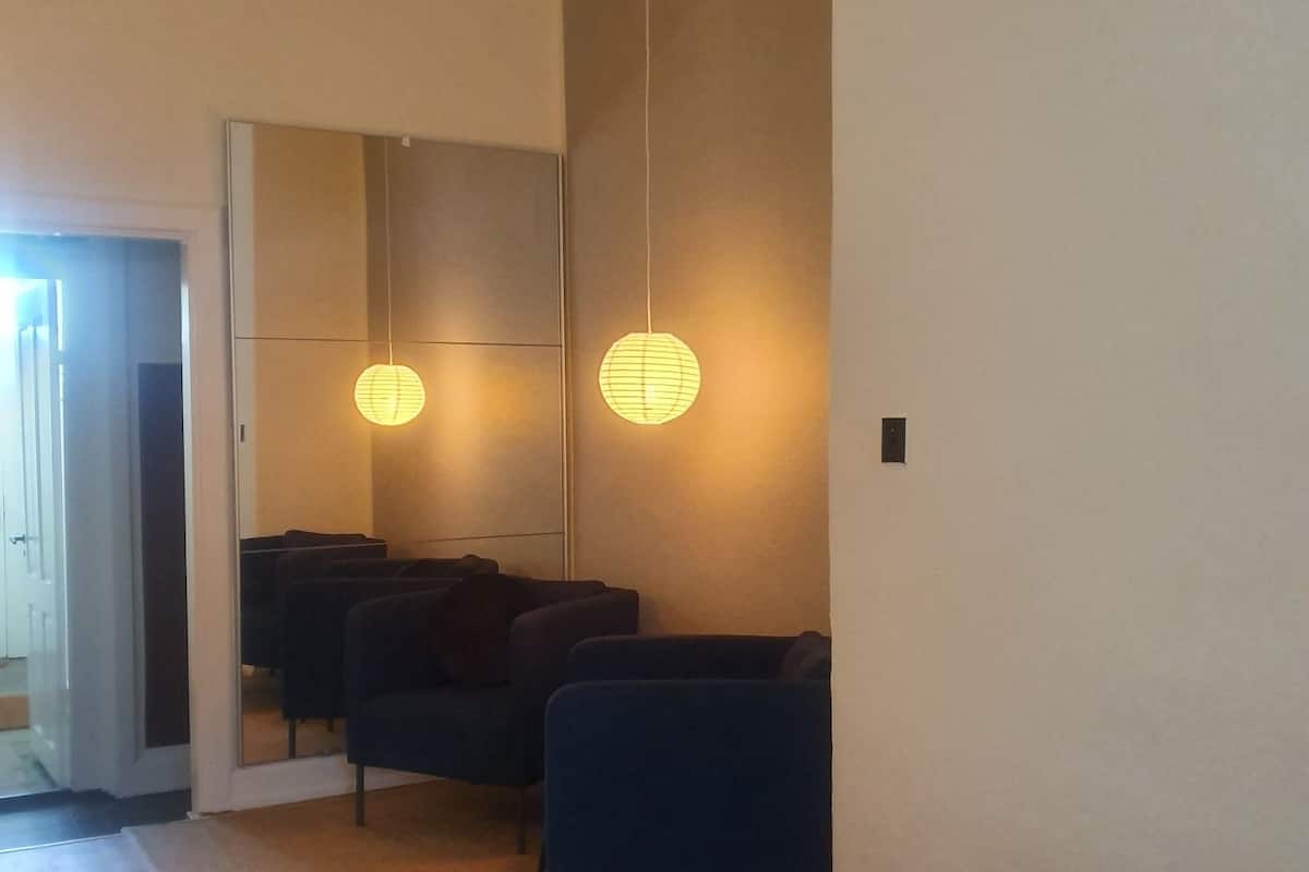 Klassieke suite, 1 slaapkamer, niet-roken, uitzicht op tuin | Een strijkplank/strijkijzer, babybedden (toeslag), gratis wifi