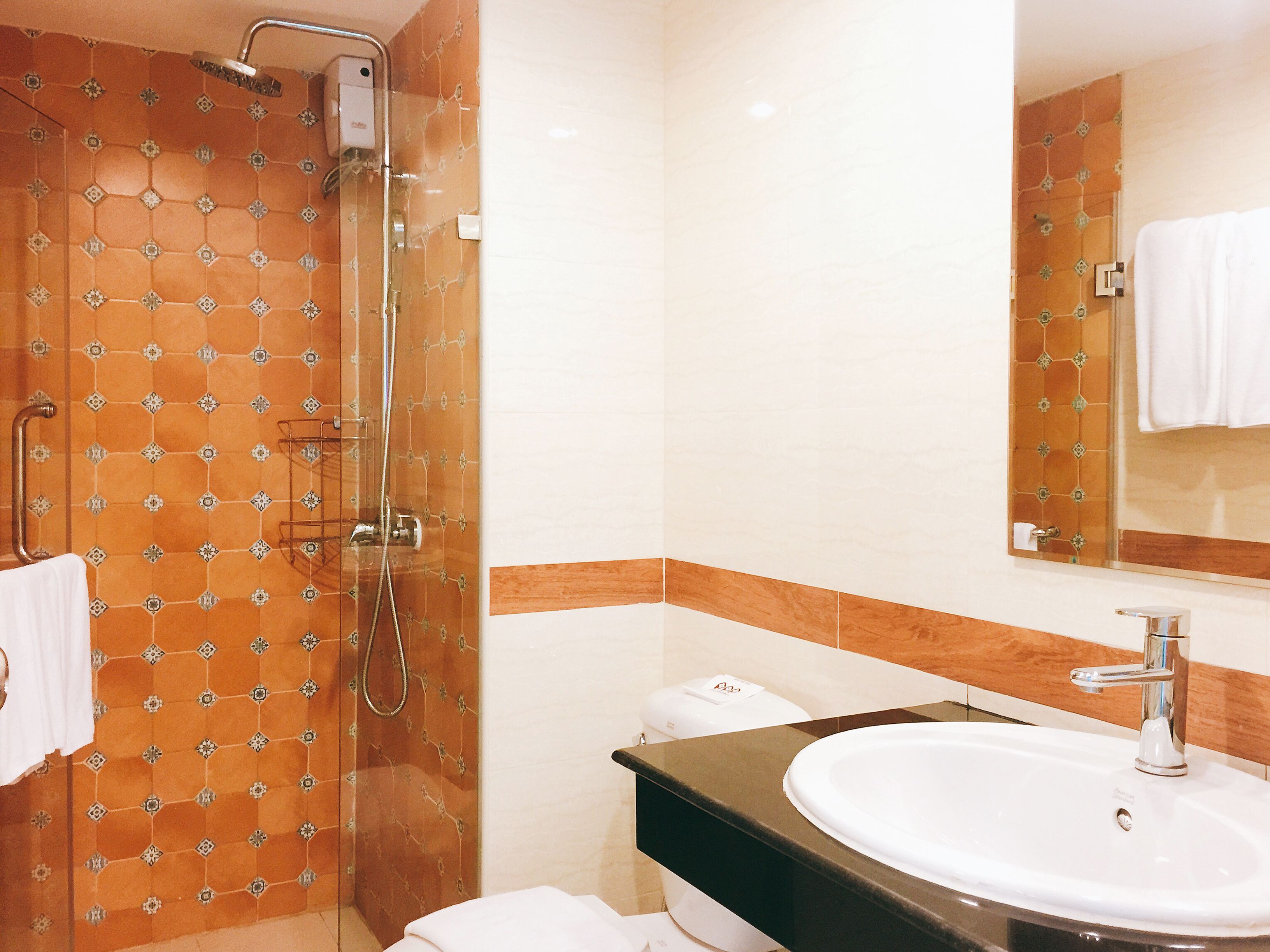 superior room, 2 single beds | bathroom sink