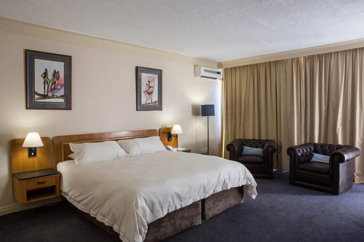 In-room safe, WiFi (free)