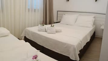 Kamar Triple Standar | Setrika/meja setrika dan Wi-Fi gratis