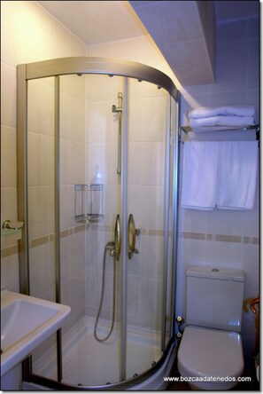 Standard Single Room | Bathroom