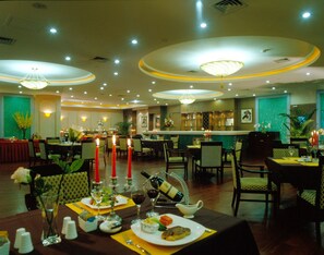 2 restaurants, lunch, dinner served; Chinese cuisine - Beijing Spring Hotel Nanyuan Airport (Beijing)