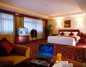 高級寢具、迷你吧、房內夾萬、書桌