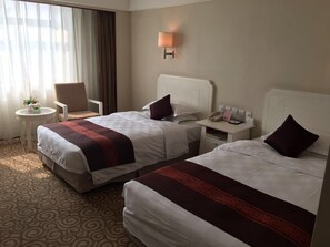 Standard Twin Room | Premium bedding, minibar, in-room safe, desk - Beijing Spring Hotel Nanyuan Airport (Beijing)