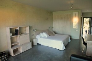 Minibar, desk, blackout curtains, rollaway beds