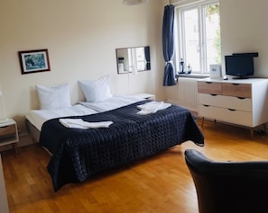 Doppel- oder Zweibettzimmer, eigenes Bad | Allergikerbettwaren, kostenloses WLAN, Bettwäsche