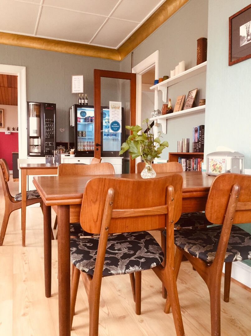 20-inch flat-screen tv with cable channels, tv