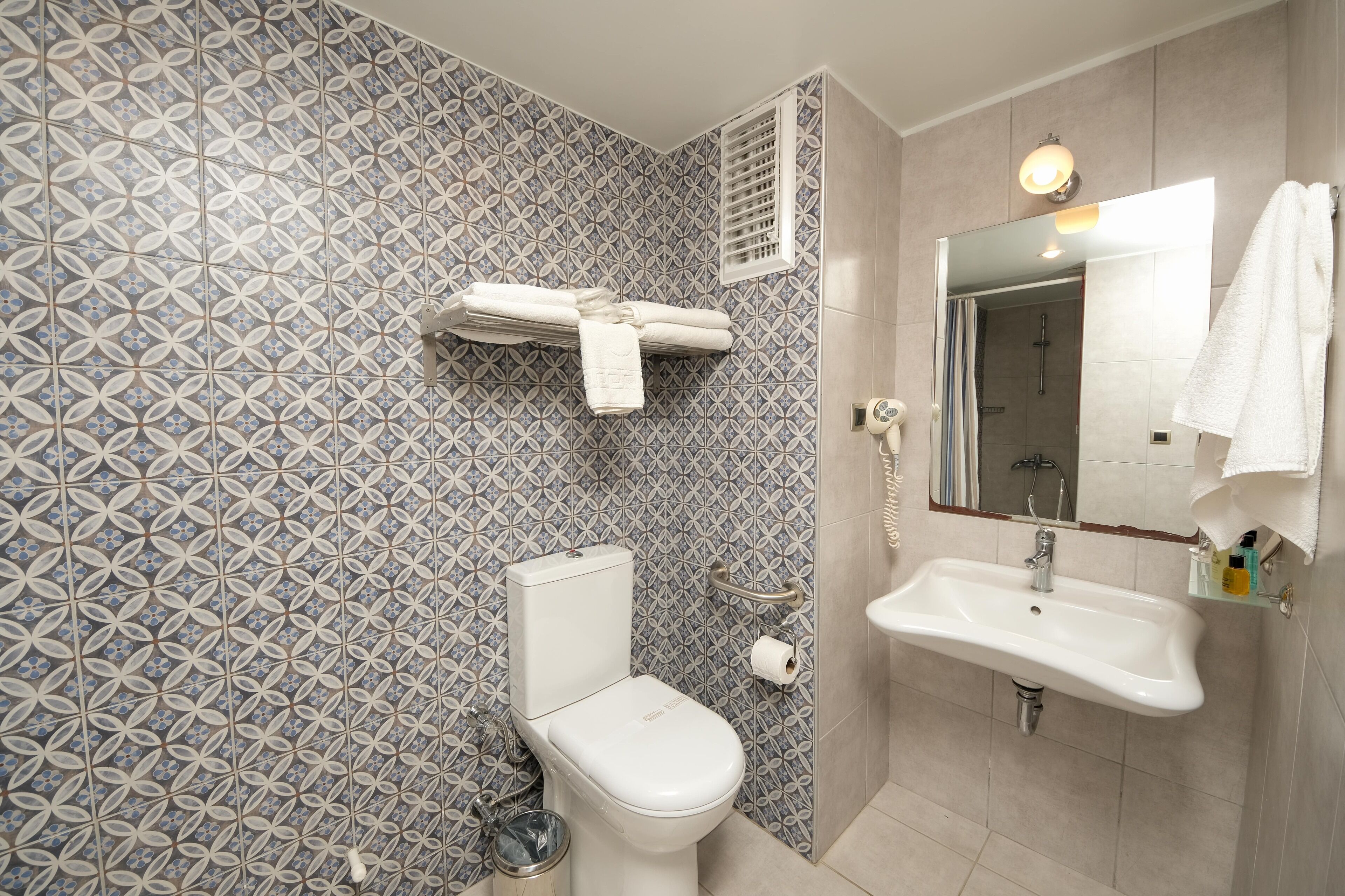 double room, garden view | 1 bedroom, minibar, in-room safe, desk