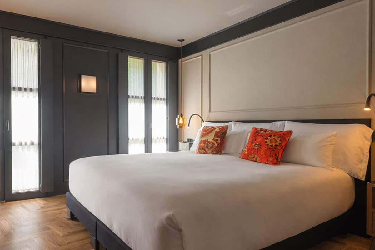 Club Suite | Free minibar, in-room safe, blackout drapes, soundproofing