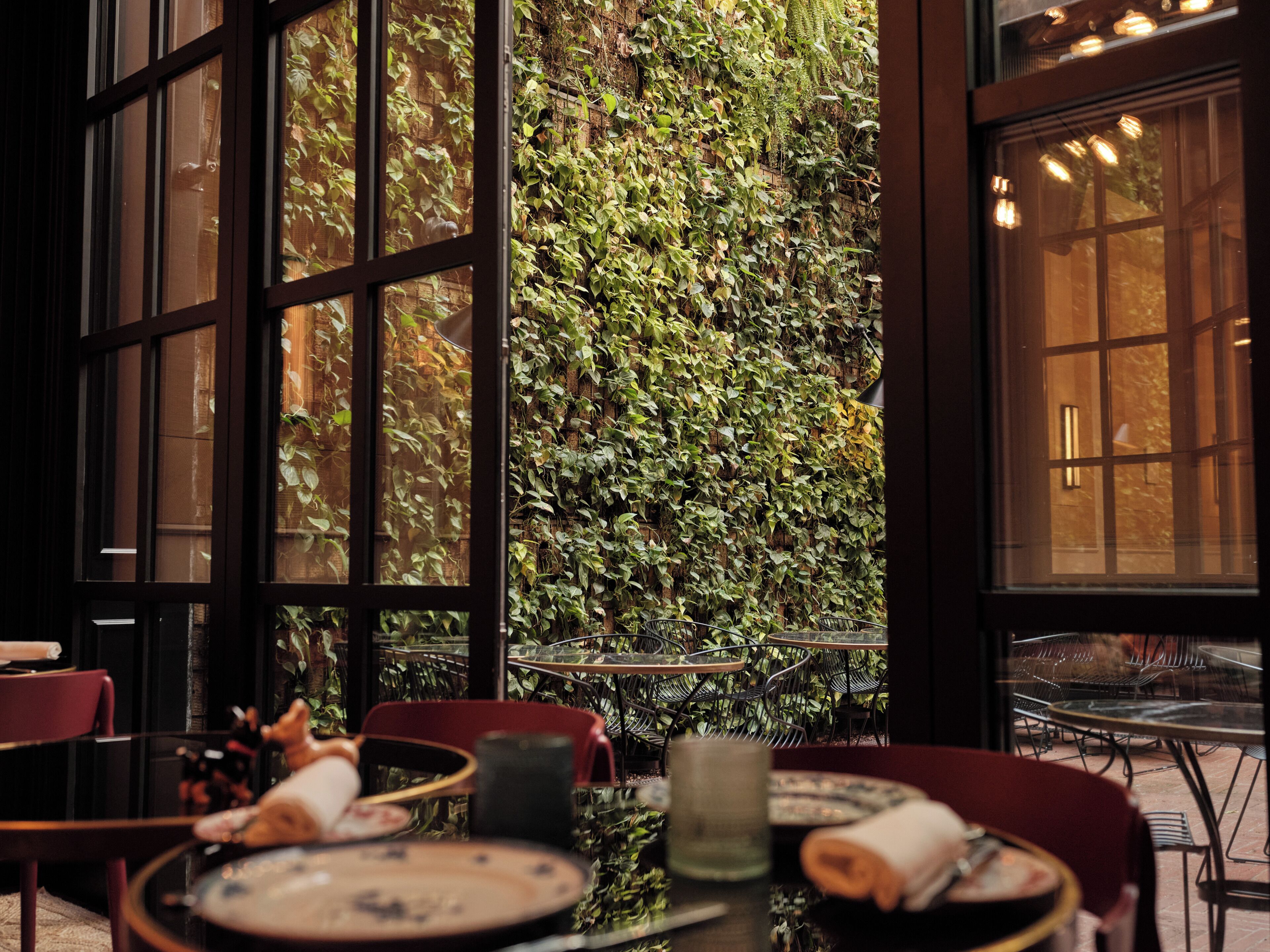 Petit déjeuner, déjeuner et dîner servis sur place
