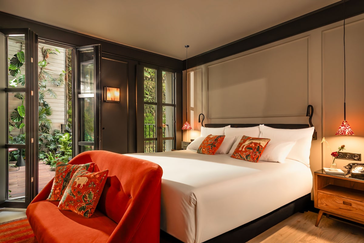 Suite Club | Artículos del minibar gratis y caja de seguridad en la habitación