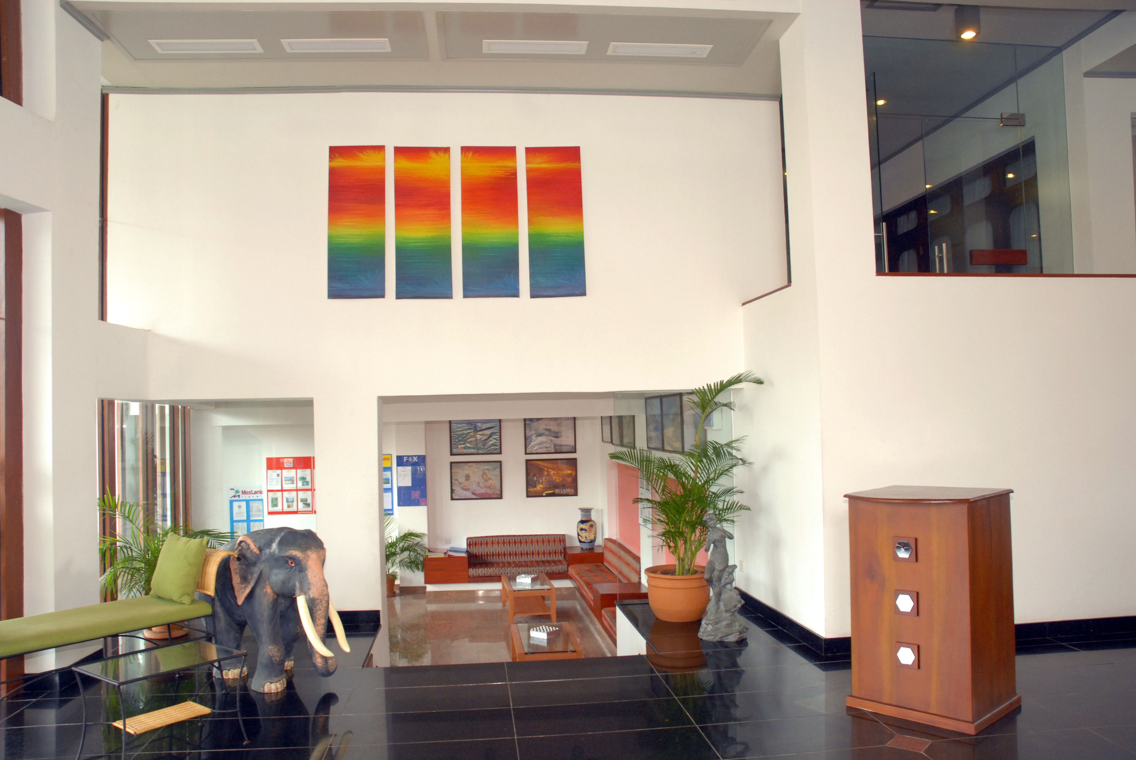 2 bars/lounges, poolside bar