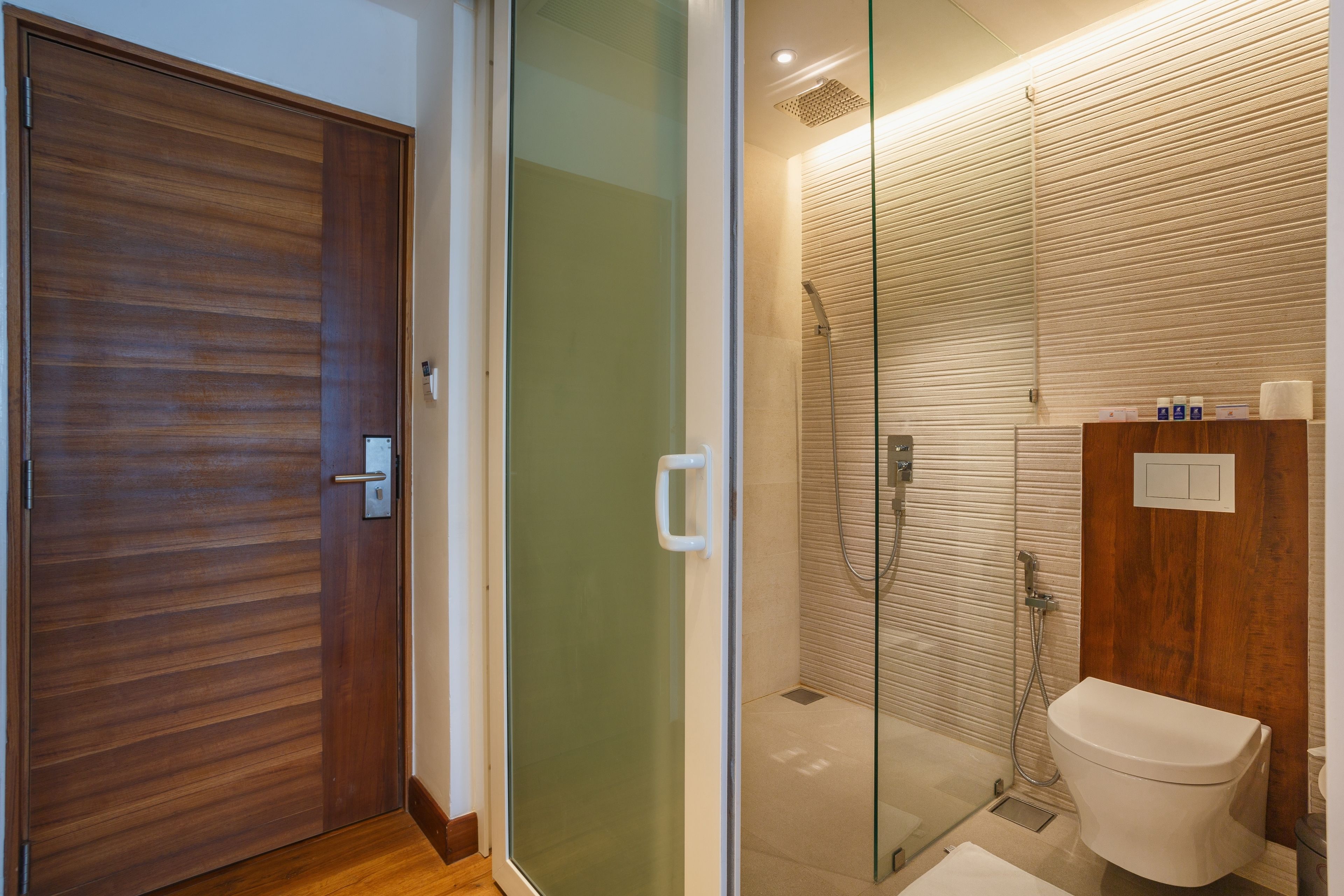 shower, rainfall showerhead, free toiletries, hair dryer