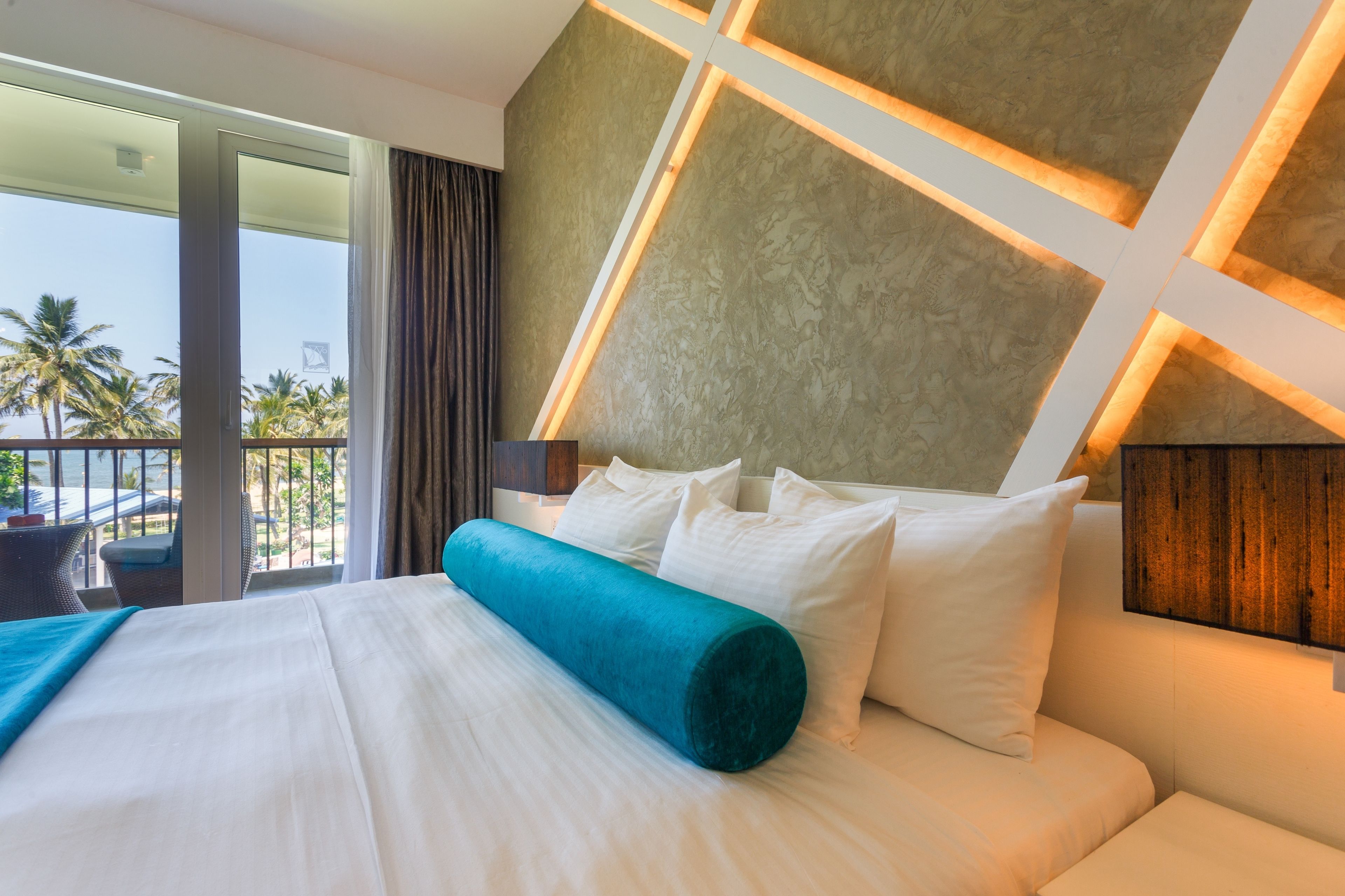 coastal deluxe balcony king | egyptian cotton sheets, premium bedding, memory-foam beds, in-room safe