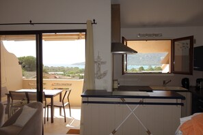Apartment, 1 Bedroom, Sea View (2/4 personnes) | Living area