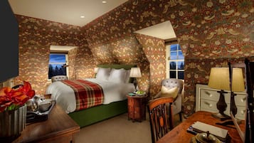 Deluxe Room | Egyptian cotton sheets, premium bedding, pillowtop beds, in-room safe