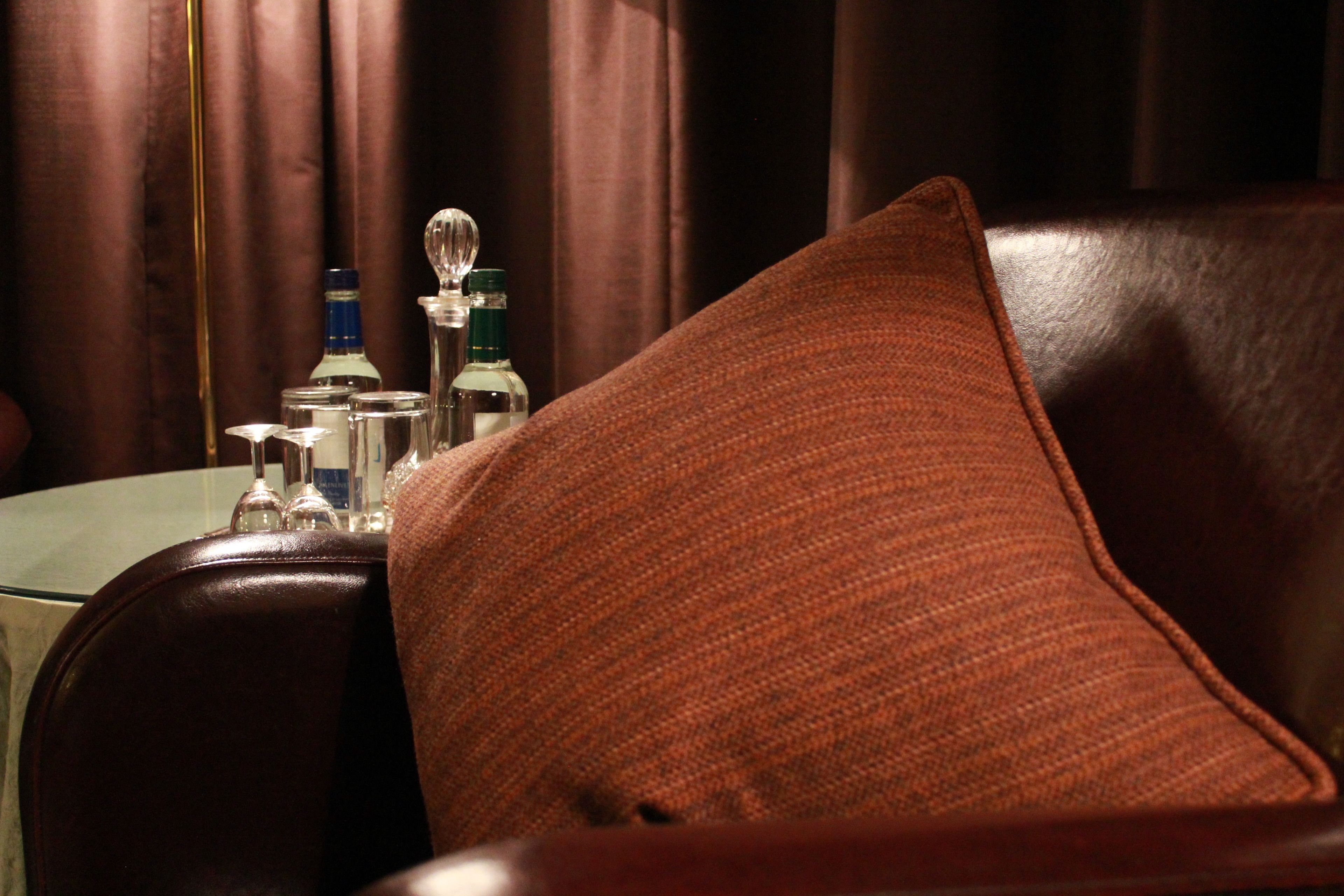 32-inch flat-screen tv with satellite channels, tv