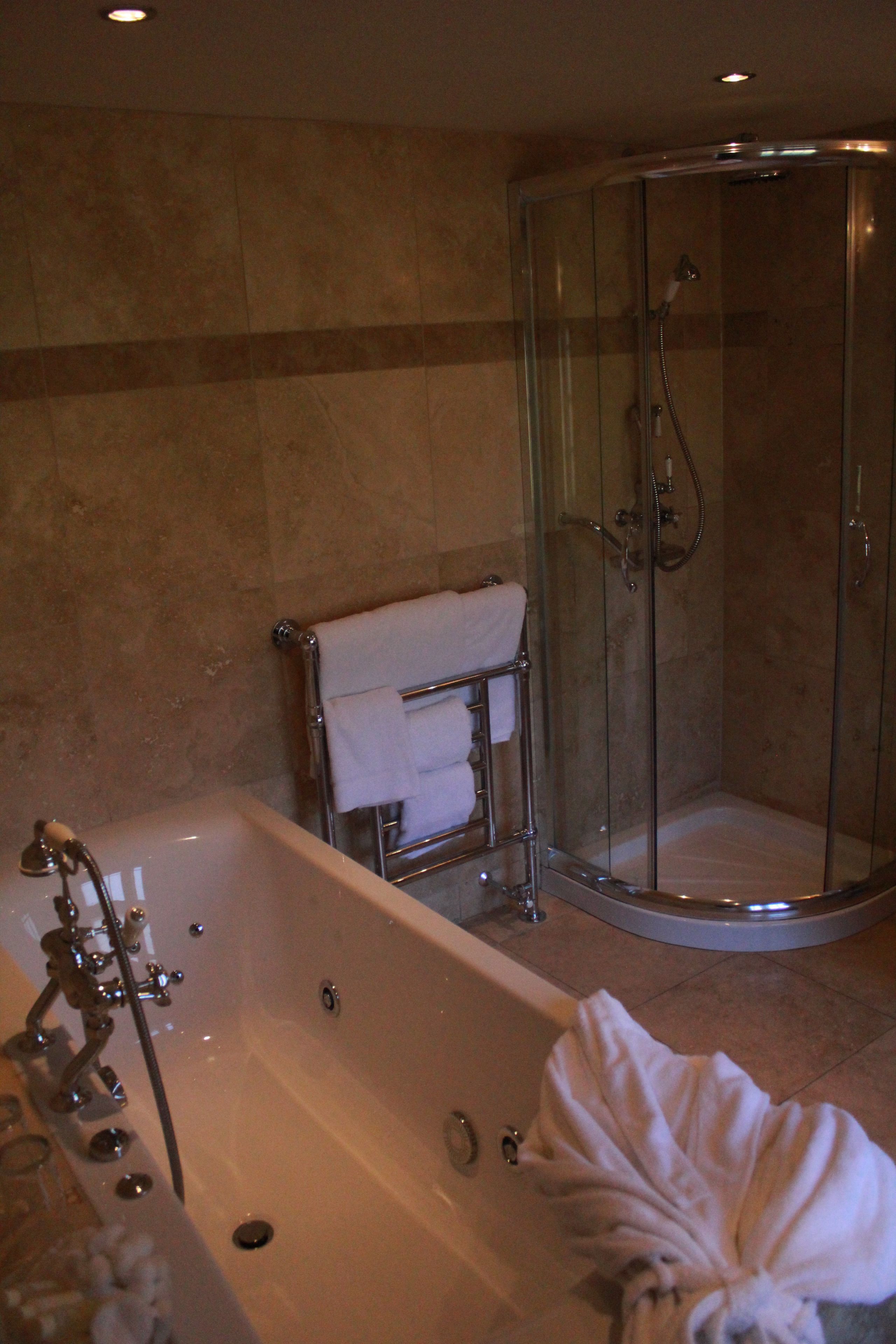 superior room | jetted bathtub