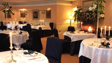 Daily full breakfast (GBP 15.00 per person)