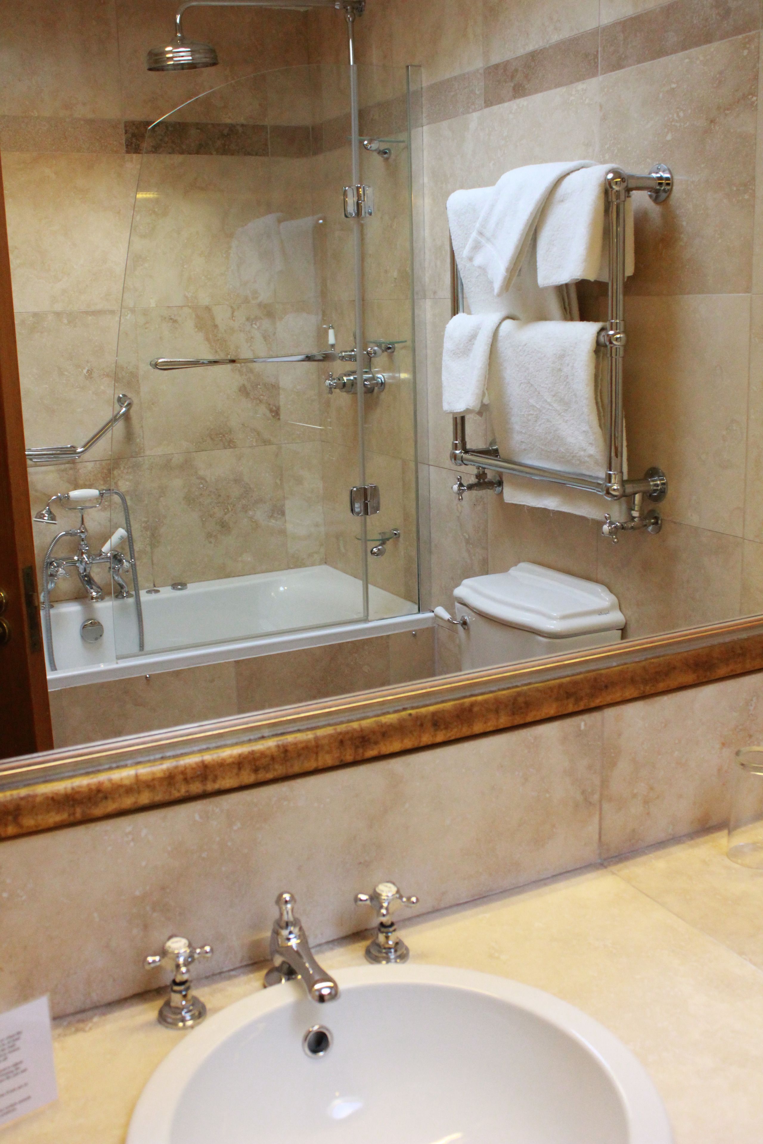 standard room | bathroom sink