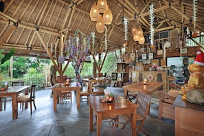 入住/退房自助服務台