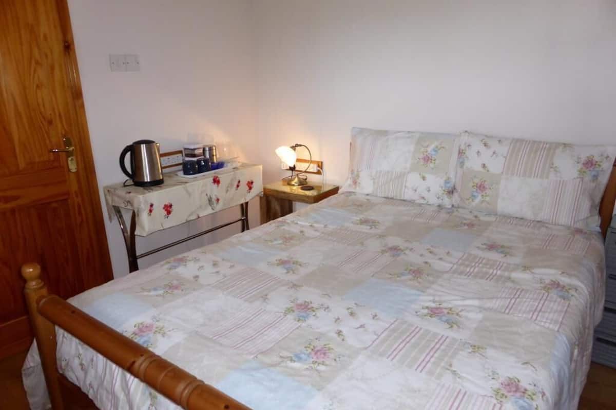Chambre Double, salle de bains attenante
