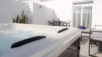 Deluxe Double or Twin Room | Premium bedding, minibar, in-room safe, individually decorated