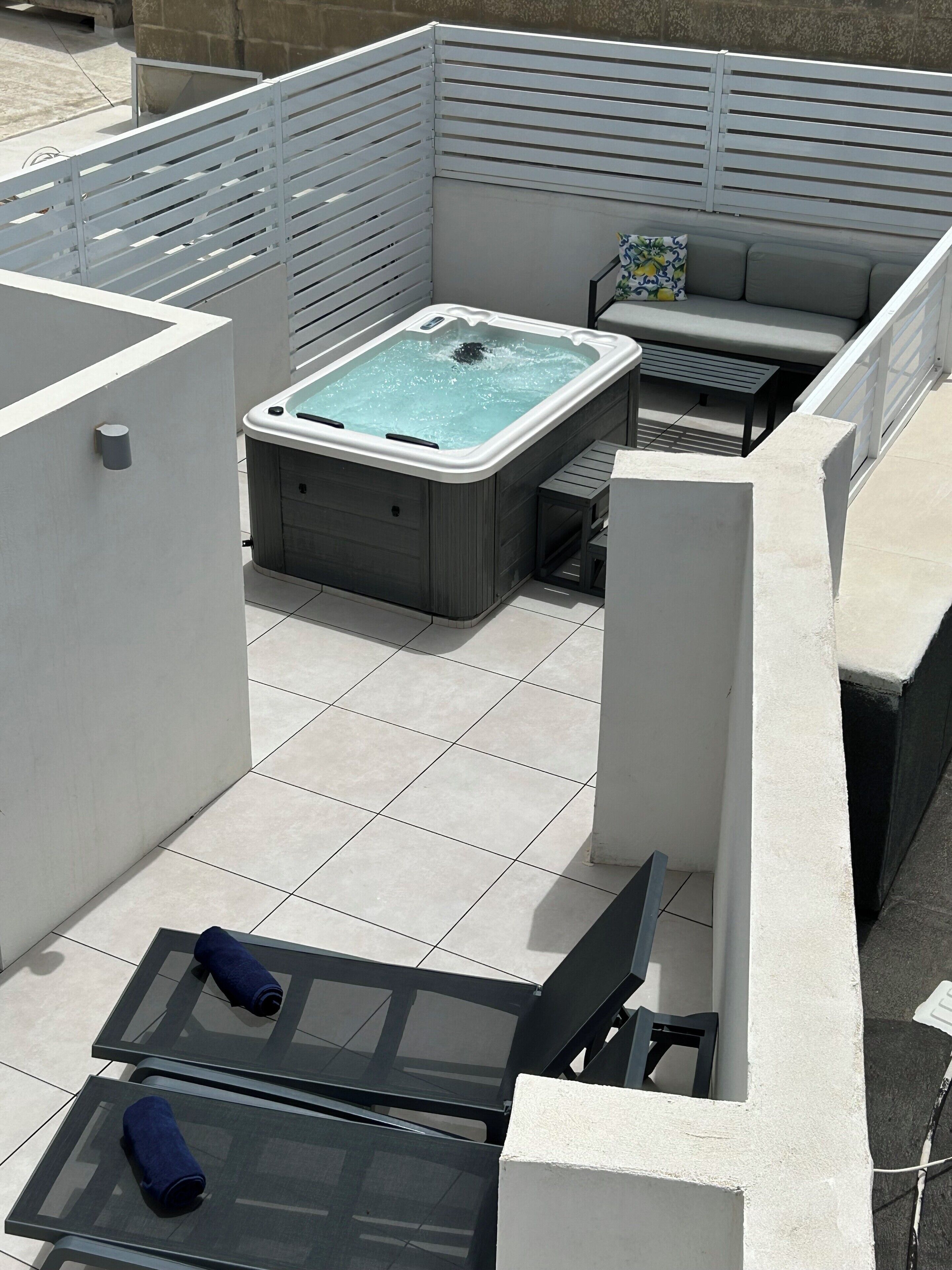 Kamar Double atau Twin Deluks | Seprai premium, minibar, brankas, dan didekorasi berbeda-beda