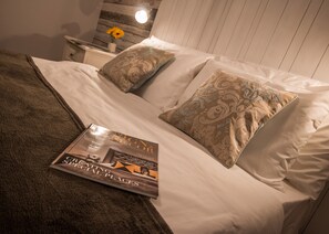 Double or Twin Room | Premium bedding, minibar, in-room safe, individually decorated - De Rohan B&B (Zebbug)