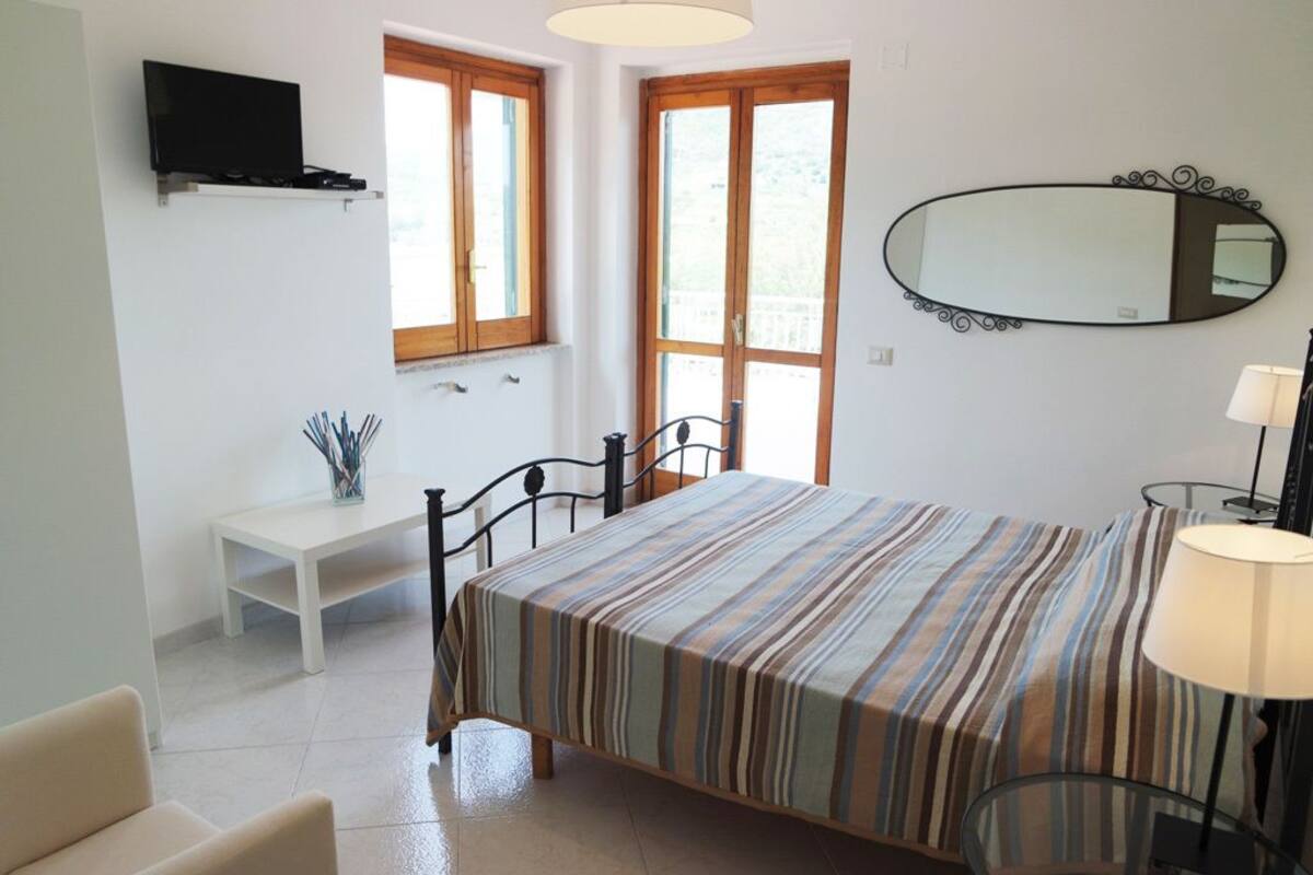 Individually furnished, desk, soundproofing, free WiFi