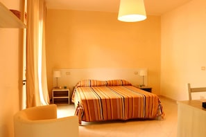 Individually furnished, desk, soundproofing, free WiFi