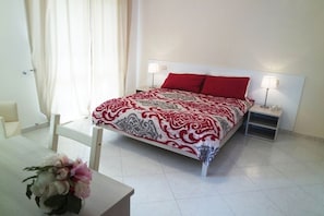 Individually furnished, desk, soundproofing, free WiFi