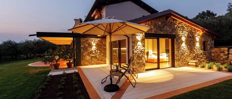 Lyxig studiosvit - uteplats - sjöutsikt (Accessible) | Sängtillbehör av högsta kvalitet och minibar