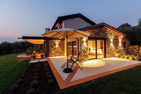 Luxury Studio Suite, Patio, Lake View (Accessible) | Premium bedding, minibar, in-room safe, desk