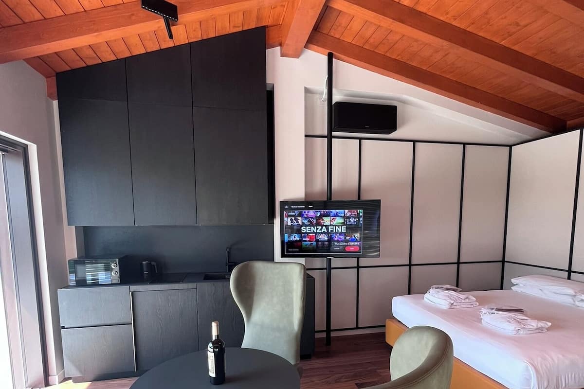 Lyxig studiosvit - uteplats - sjöutsikt (Accessible) | Sängtillbehör av högsta kvalitet och minibar
