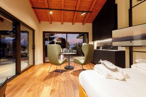 Luxury Studio Suite, Patio, Lake View (Accessible) | Premium bedding, minibar, in-room safe, desk - Quercia Belvedere Relais (Bardolino)