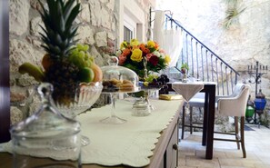 Tempat makan outdoor