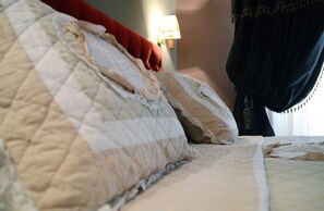 Suite de lujo, vista a la ciudad | 1 habitación, ropa de cama de alta calidad y minibar 