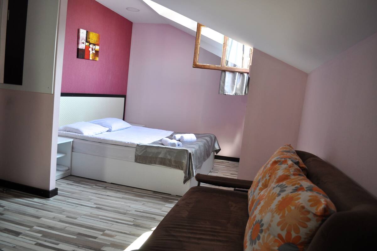 Standard Triple Room | Minibar, desk, soundproofing, iron/ironing board