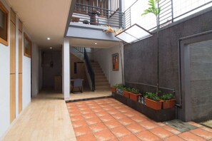 Terrace/patio - RedDoorz @ Cipete 2 (Jakarta)