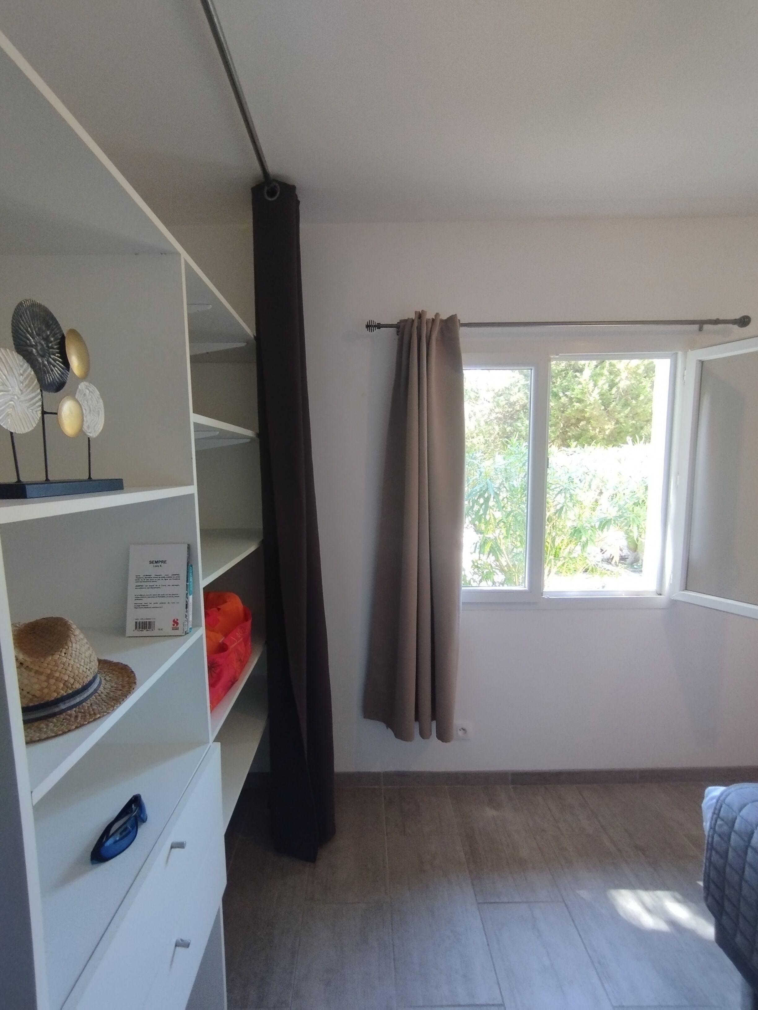 comfort house, 2 bedrooms | 3 bedrooms, desk, soundproofing, iron/ironing board