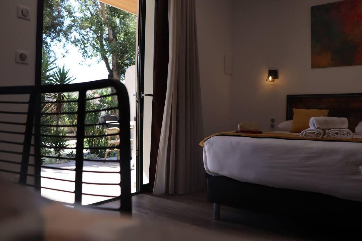 superior double room | 3 bedrooms, desk, soundproofing, iron/ironing board