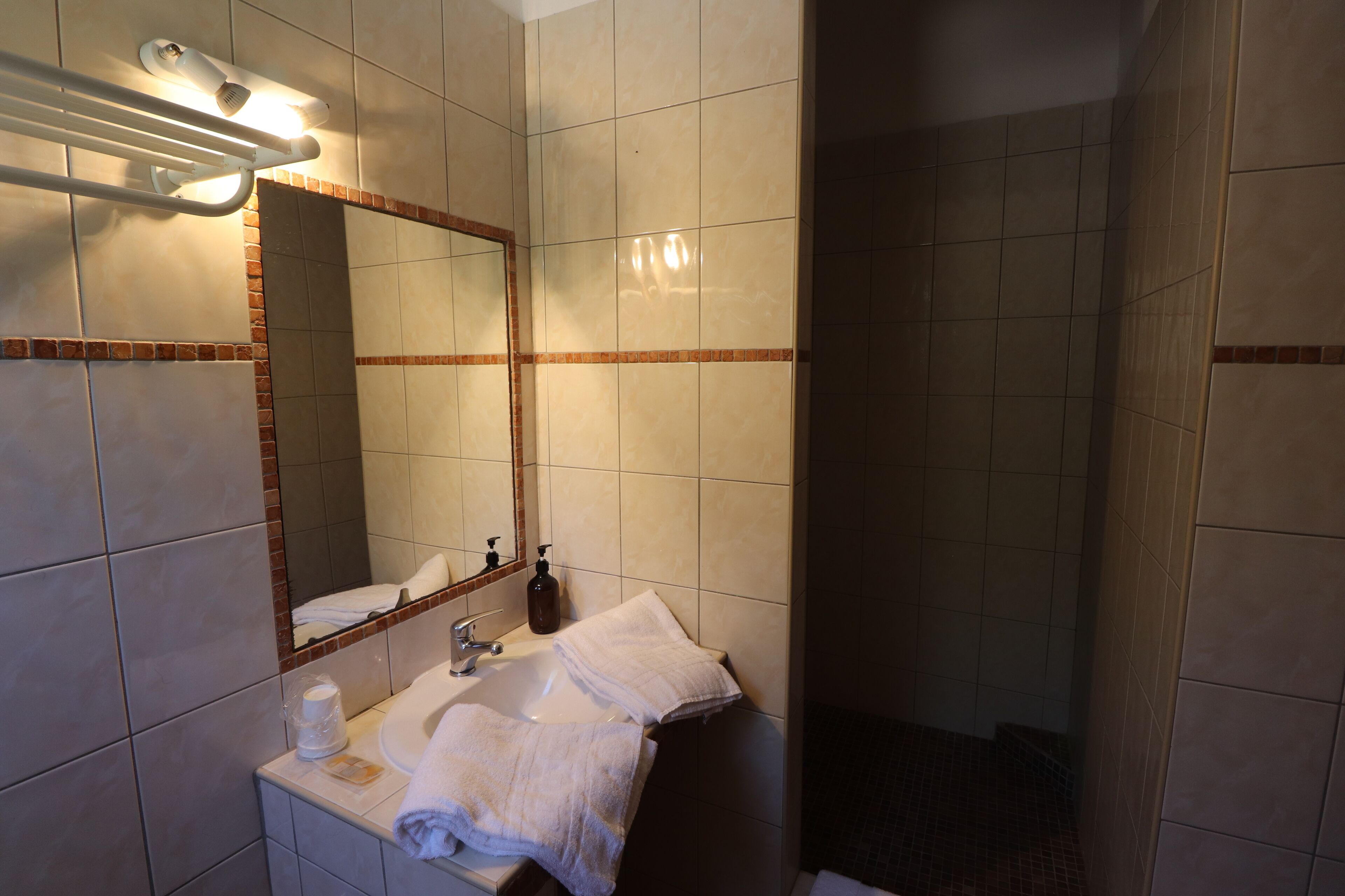 economy double room, 1 double bed | 3 bedrooms, desk, soundproofing, iron/ironing board